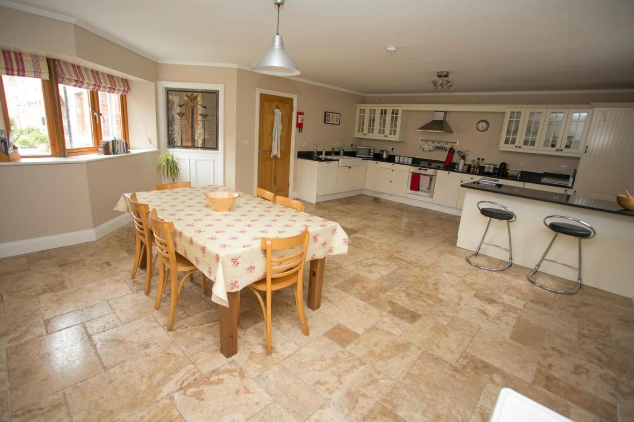 Decoy Country Cottages Navan Exterior foto